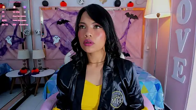 Snapshot of anyjones_ chatting on 10.30.25 anyjones online show from 10.30.25