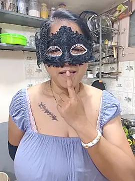 Queen Nightt online show from 12.19.25