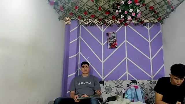 Snapshot of lau_and_boys18 chatting on 11.14.25 lau and boys18 online show from 11.14.25