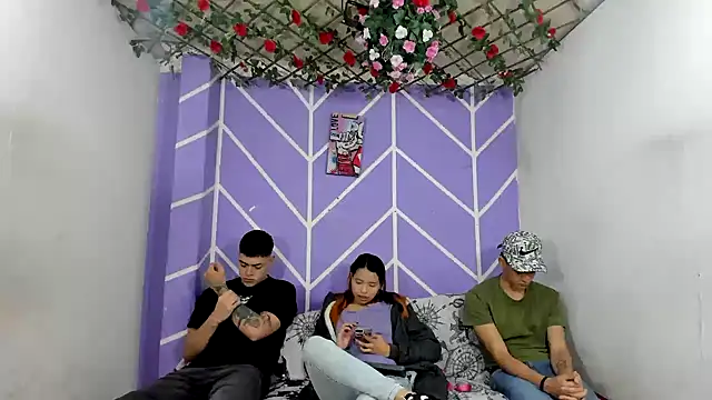 Snapshot of lau_and_boys18 chatting on 11.22.25 lau and boys18 online show from 11.22.25