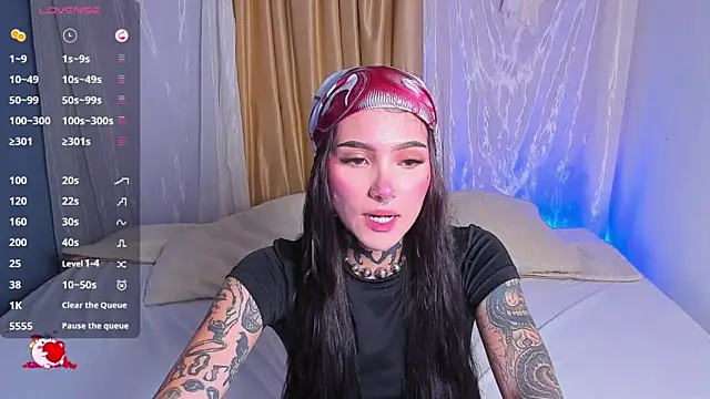 sara queen10 online show from 10.13.25