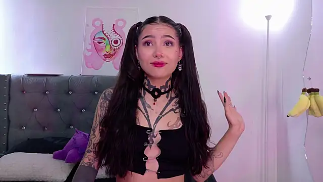 sara queen10 online show from 10.23.25