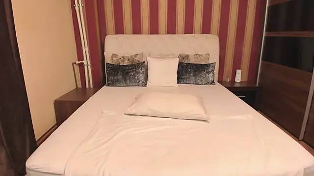 Snapshot of MadameCrowford chatting on 11.24.25 MadameCrowford online show from 11.24.25