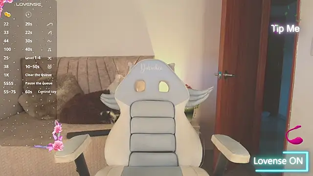 Snapshot of sweet_artemiis chatting on 02.13.26 sweet artemiis online show from 02.13.26