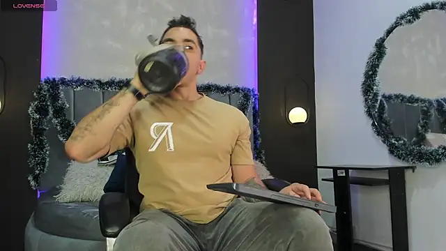 Snapshot of Liam_walk_ chatting on 11.23.25 Liam walk online show from 11.23.25