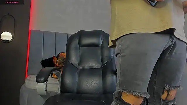 Liam walk  online show from 03.08.26