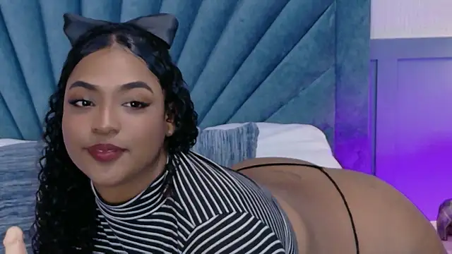 Cristal-Jonnes online show from 11.18.25