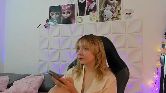 JuliethMoss online show from 11.24.25