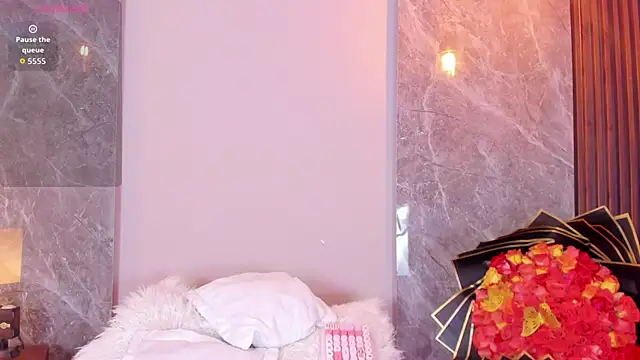 Emma hunter  online show from 09.22.25