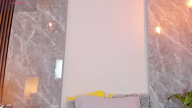 Emma hunter  online show from 10.16.25