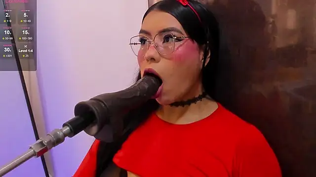 pocahontas lantina online show from 04.18.26