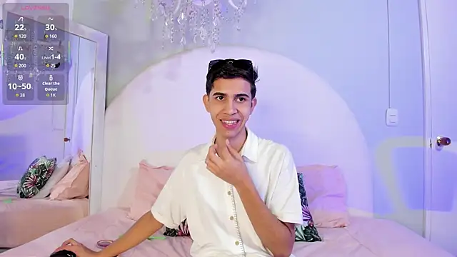 Snapshot of JoshuaSanzz chatting on 10.25.25 JoshuaSanzz online show from 10.25.25