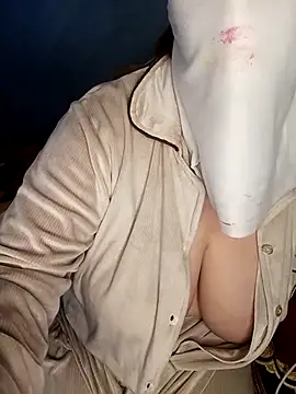 Lamia Queen  online show from 12.04.25