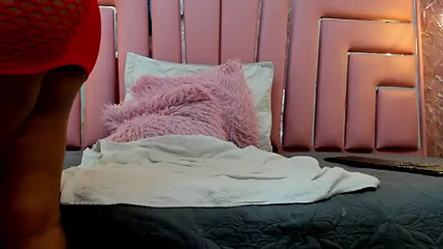 Snapshot of ALYANNA_HOT_ chatting on 02.14.26 ALYANNA HOT online show from 02.14.26