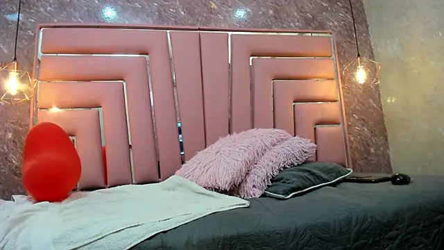 Snapshot of ALYANNA_HOT_ chatting on 02.15.26 ALYANNA HOT online show from 02.15.26