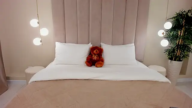 Snapshot of NancyJonson chatting on 09.20.25 NancyJonson online show from 09.20.25