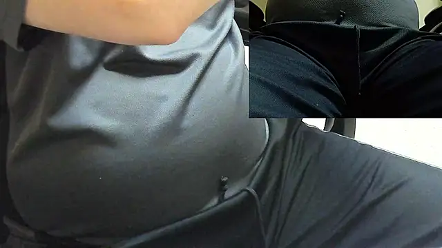 Snapshot of mori_kuma3 chatting on 11.26.25 mori kuma3 online show from 11.26.25