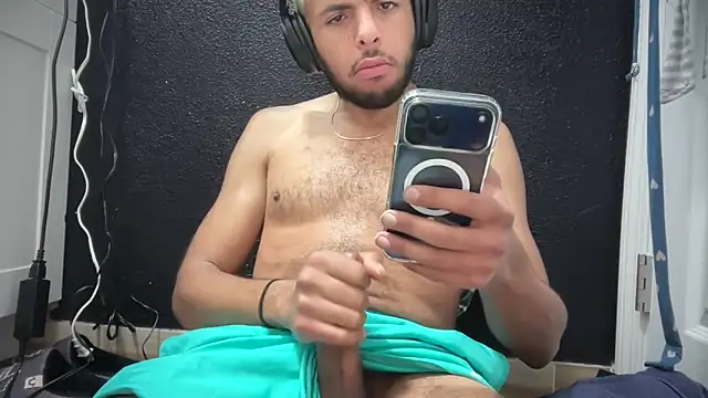 Snapshot of DERTYLAY chatting on 01.07.26 DERTYLAY online show from 01.07.26