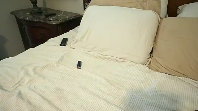 Snapshot of DERTYLAY chatting on 02.23.26 DERTYLAY online show from 02.23.26