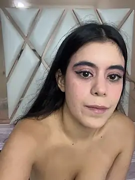 Snapshot of CoralineRusso1 chatting on 10.23.25 CoralineRusso1 online show from 10.23.25