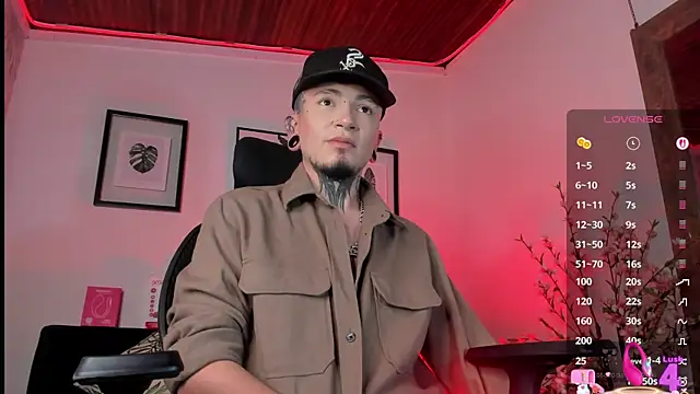 Snapshot of tyler_jones_ chatting on 10.09.25 tyler jones online show from 10.09.25