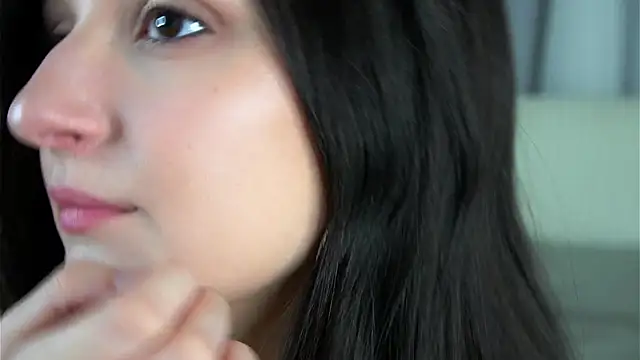 Snapshot of FalineBeacher chatting on 11.18.25 FalineBeacher online show from 11.18.25