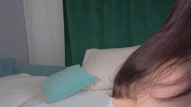 Snapshot of FalineBeacher chatting on 11.30.25 FalineBeacher online show from 11.30.25