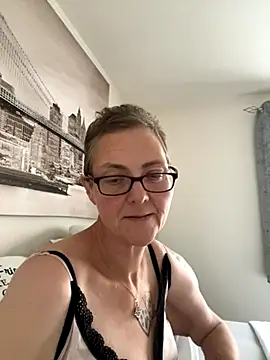 Curvy-Jinx online show from 10.19.25