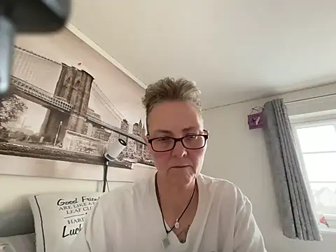 Snapshot of Curvy-Jinx chatting on 06.16.26 Curvy-Jinx online show from 06.16.26