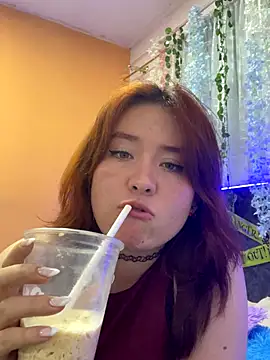 Snapshot of AliaMiller_ chatting on 10.18.25 AliaMiller online show from 10.18.25