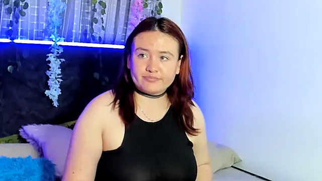 Snapshot of AliaMiller_ chatting on 10.29.25 AliaMiller online show from 10.29.25