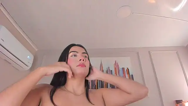 Snapshot of mia_kisses2 chatting on 06.24.26 mia kisses2 online show from 06.24.26