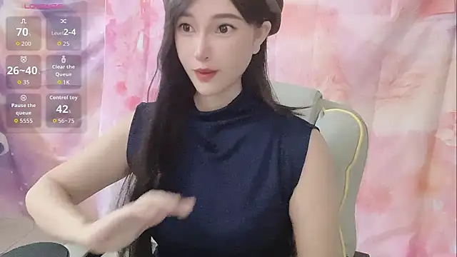 Snapshot of Crush-7ii chatting on 10.16.25 Crush-7ii online show from 10.16.25