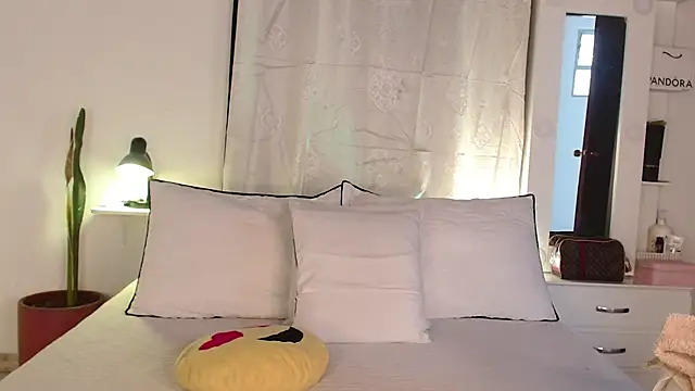 Snapshot of brunoorangel1 chatting on 09.29.25 brunoorangel1 online show from 09.29.25