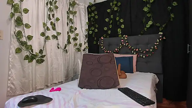 Snapshot of Delilah_85 chatting on 04.30.26 Delilah 85 online show from 04.30.26