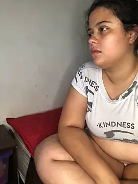 Snapshot of luisahot_9727 chatting on 11.07.25 luisahot 9727 online show from 11.07.25