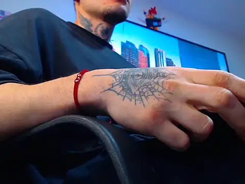 Snapshot of Kieran_kian chatting on 10.31.25 Kieran kian online show from 10.31.25