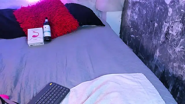 katierouge  online show from 09.21.25