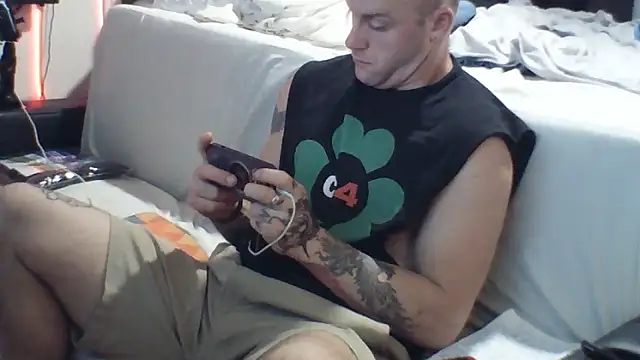 Luv2SuckBWC92 online show from 09.14.25