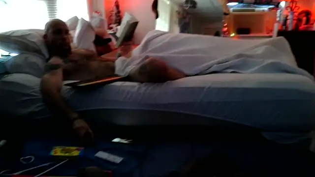 Luv2SuckBWC92 online show from 10.10.25