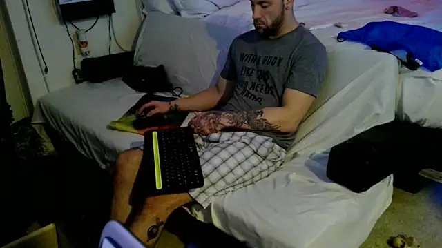 Luv2SuckBWC92 online show from 10.19.25