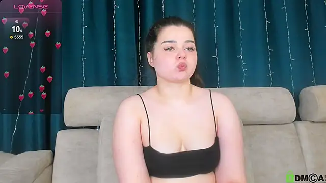 Snapshot of Lola_Popp chatting on 11.22.25 Lola Popp online show from 11.22.25