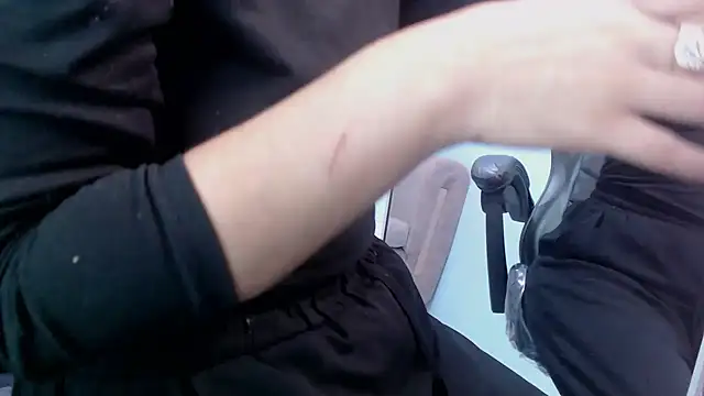 Snapshot of victoria_hernandez_t_ chatting on 11.06.25 victoria hernandez t online show from 11.06.25