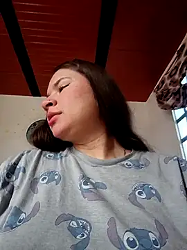 Snapshot of Isa_Acosta chatting on 10.24.25 Isa Acosta online show from 10.24.25