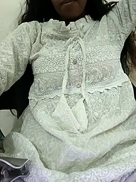 Snapshot of Alia-00 chatting on 09.29.25 Alia-00 online show from 09.29.25