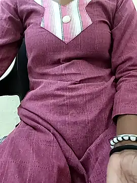 Snapshot of Alia-00 chatting on 10.05.25 Alia-00 online show from 10.05.25