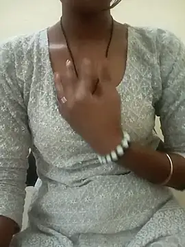 Snapshot of Alia-00 chatting on 11.07.25 Alia-00 online show from 11.07.25