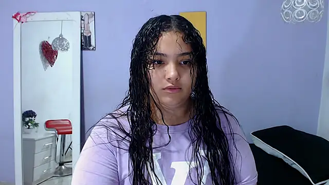 Snapshot of penelope_gucci1 chatting on 10.08.25 penelope gucci1 online show from 10.08.25