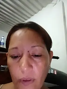 Snapshot of marinita13 chatting on 02.14.26 marinita13 online show from 02.14.26