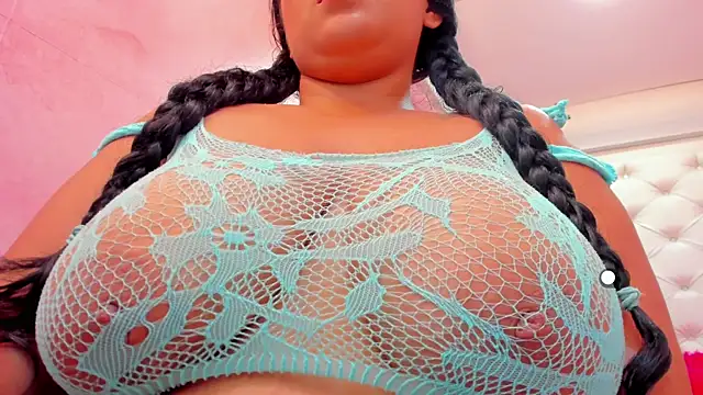 Snapshot of samantamilk6 chatting on 11.12.25 samantamilk6 online show from 11.12.25